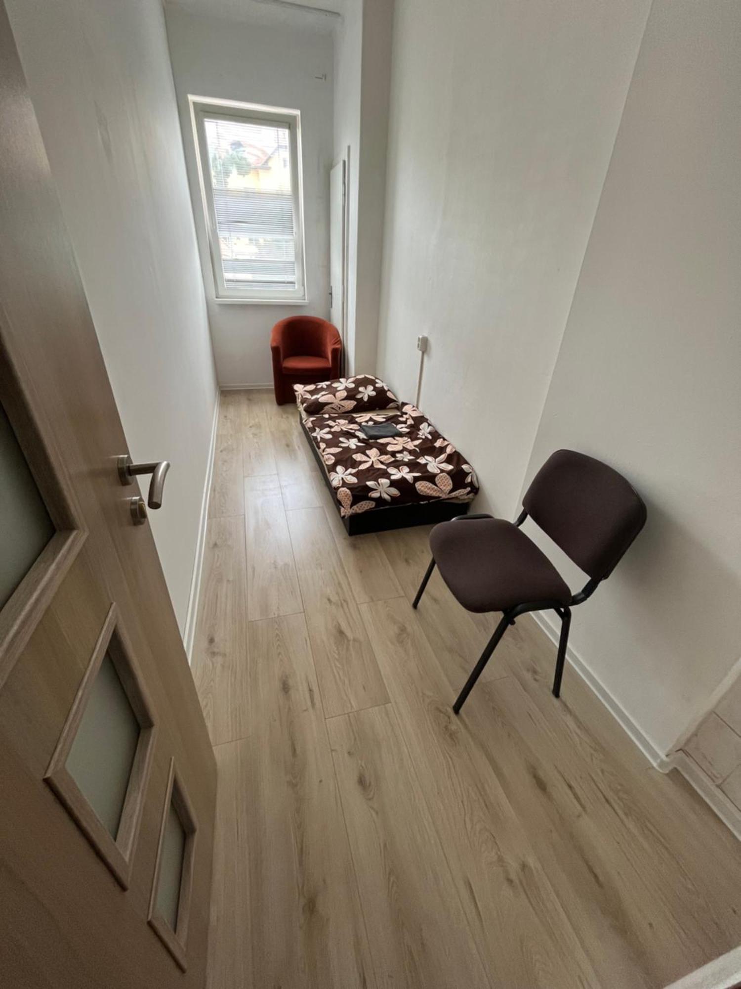 Old Town Single Room El Moly Kosice Bagian luar foto