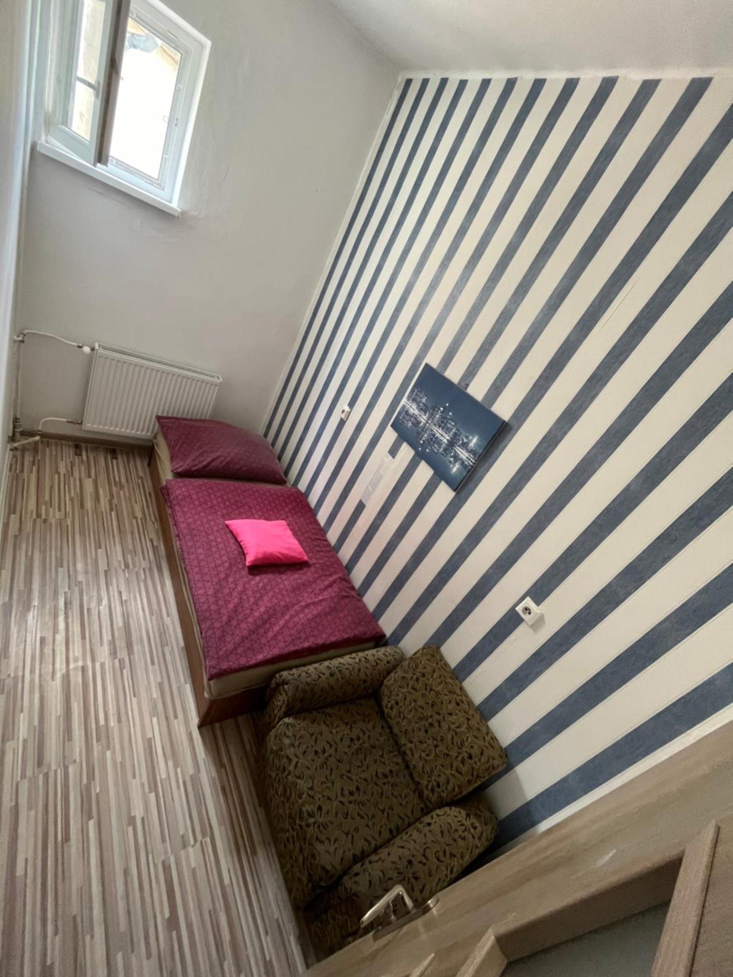 Old Town Single Room El Moly Kosice Bagian luar foto